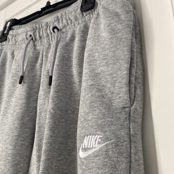 Nike grey joggers - Picture 2 of 5